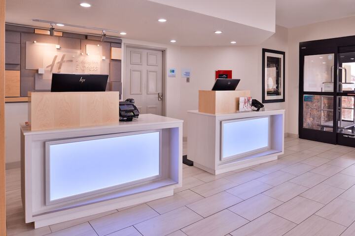 Check-in/check-out kiosk
