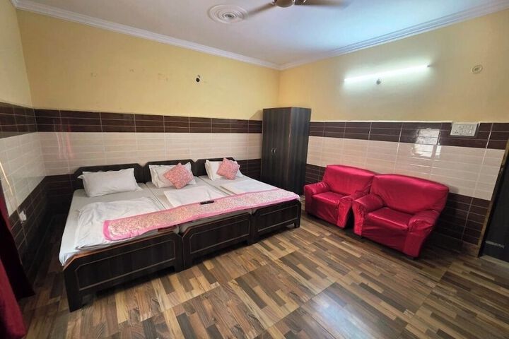 Room 3 of 11
