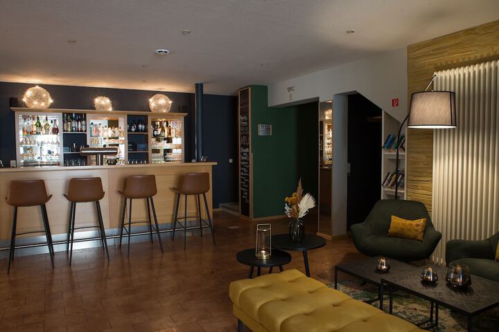 Lounge 29 of 41