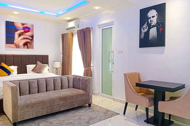 Room 10 of 15
