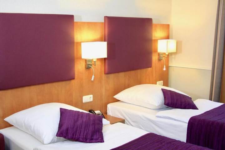 Room 8 of 40