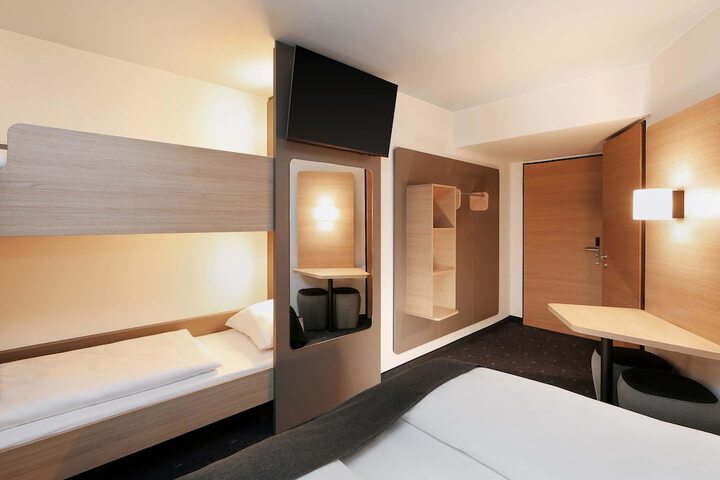 Room 6 of 28