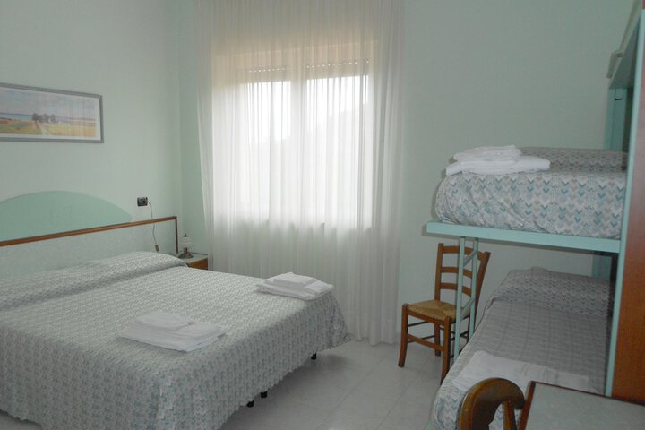 Room 11 of 25