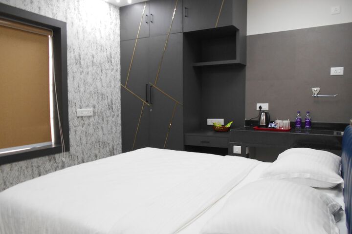 Room 6 of 25