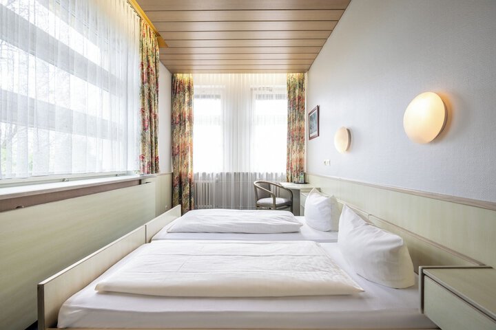 Room 43 of 103