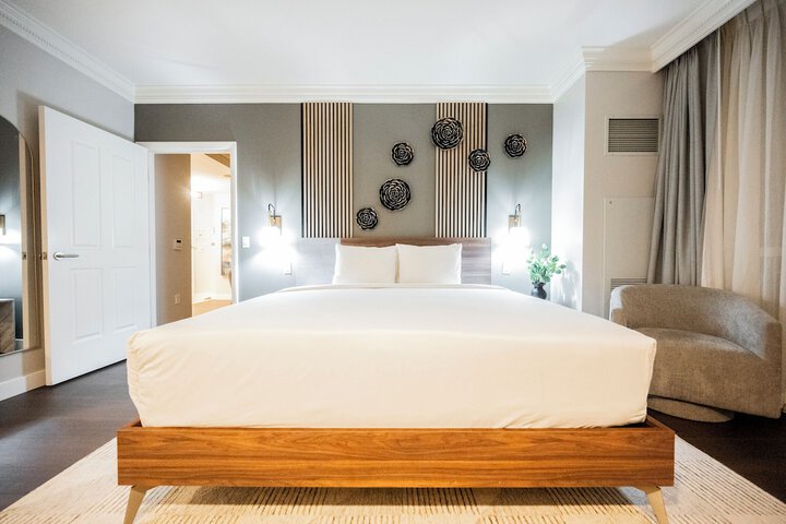 Room 70 of 438