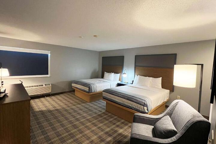 2 Queen Beds (4 of 11)