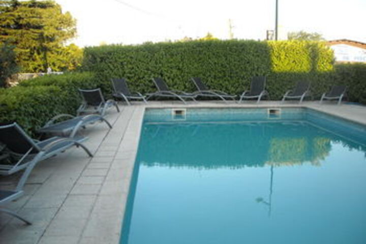 Pool 14 of 18