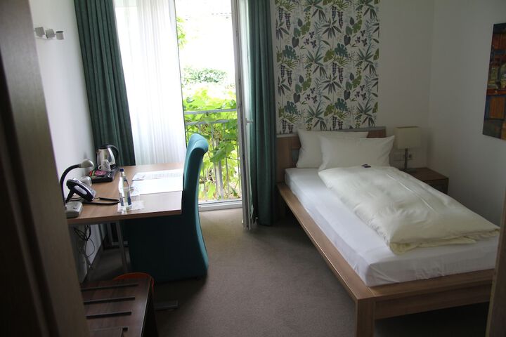 Room 9 of 110