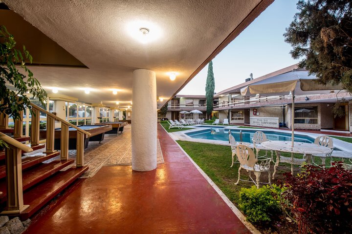 Pool Hotel