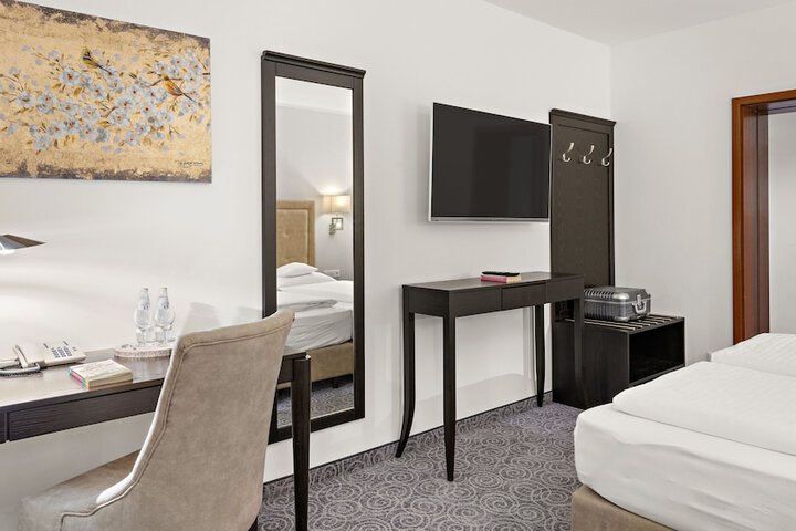 Room 10 of 31