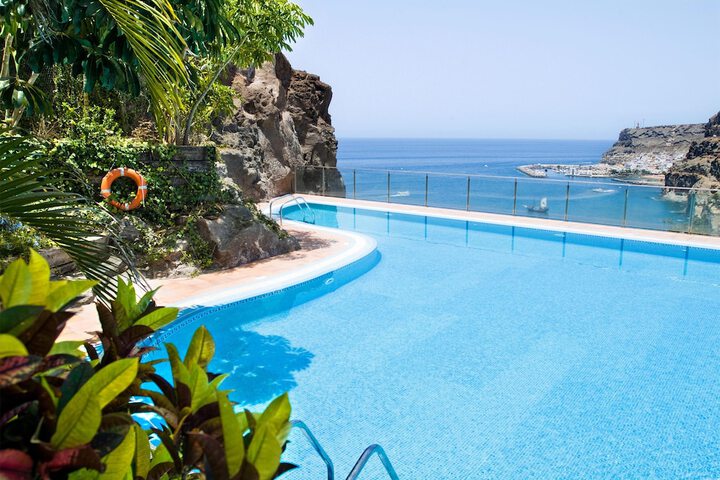 Pool Hotel