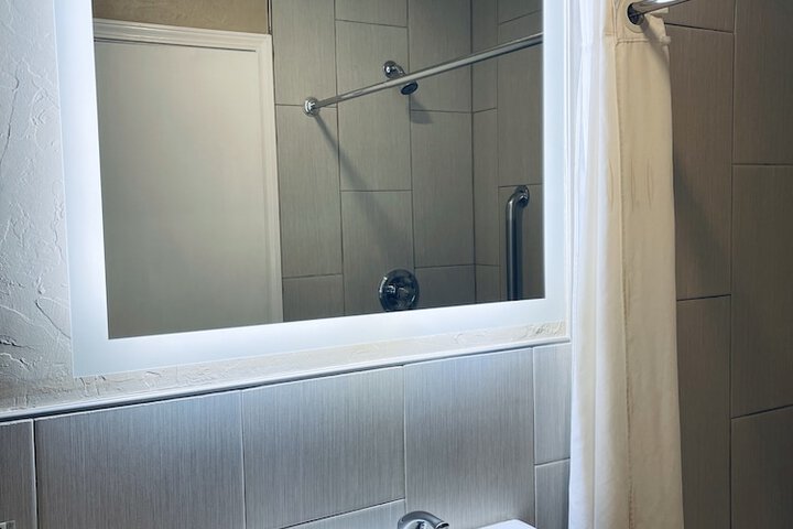 Room 27 of 37
