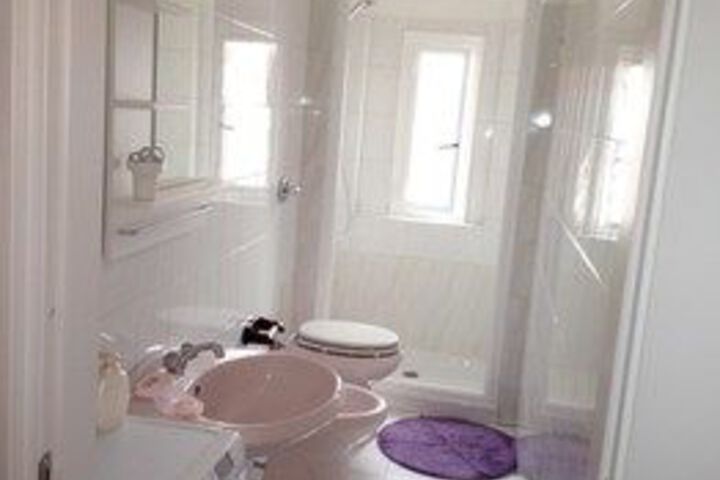 Room 2 of 7