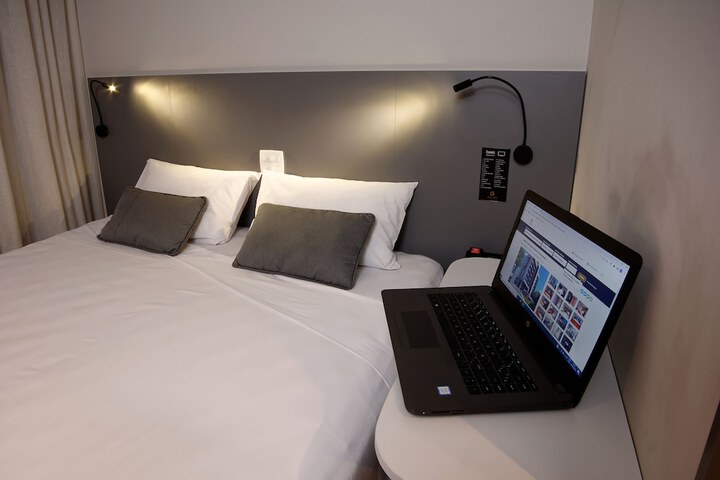 Room 8 of 48
