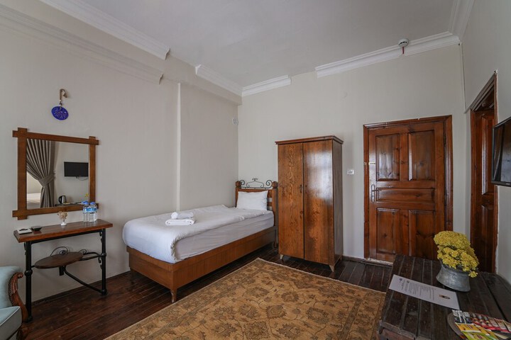 Room 15 of 140