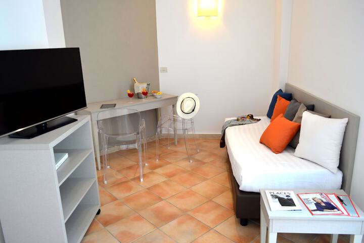 Room 12 of 46