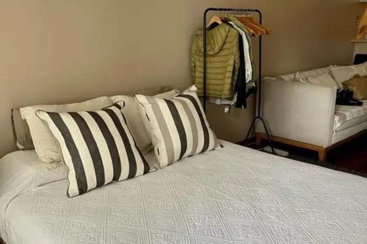 Room 4 of 18