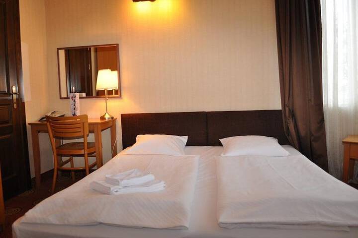 Room 13 of 62