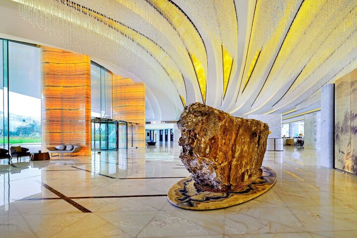 Entrance & Lobby