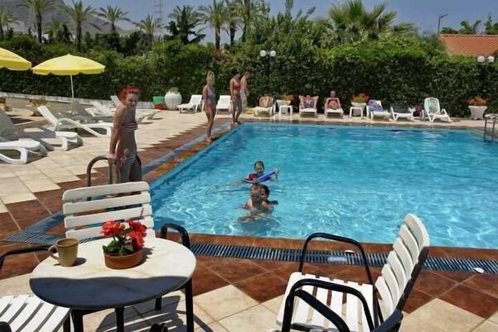 Hotel Pool