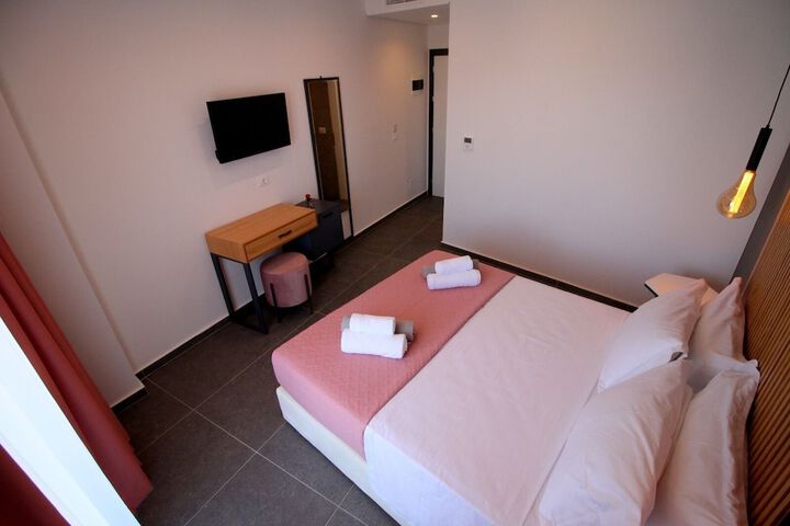 Room 11 of 38