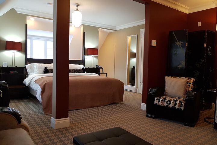 Room 11 of 36