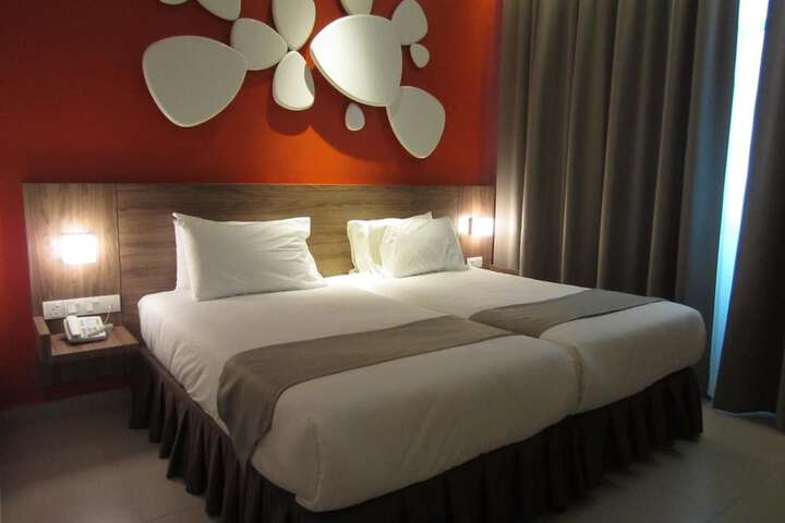 Room 16 of 39