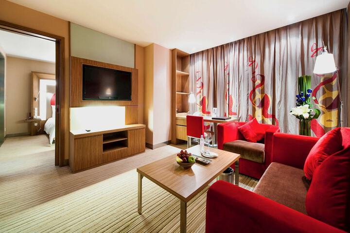 Room 17 of 178