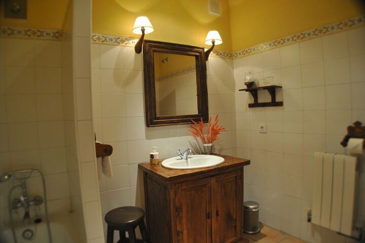 Room 9 of 27