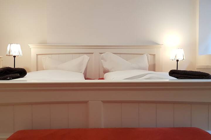 Room 6 of 202