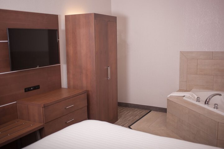 Room 17 of 43