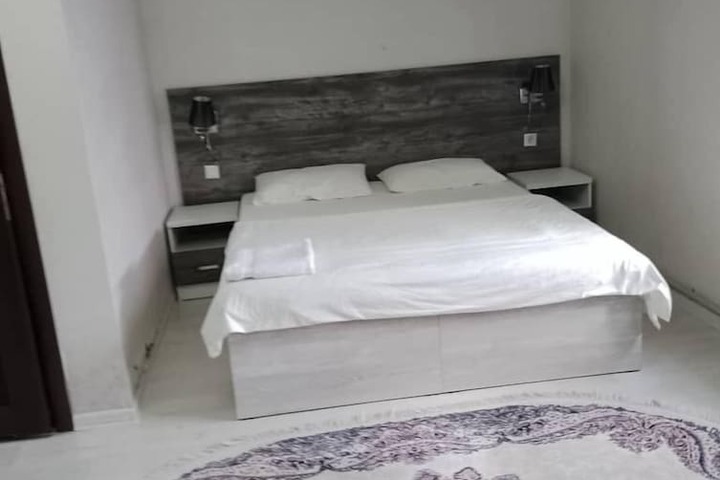 Room 8 of 11