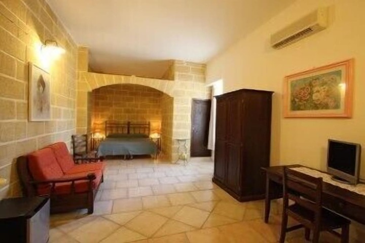 Room 9 of 27