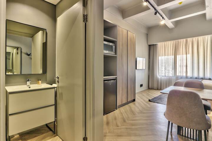Room 12 of 48