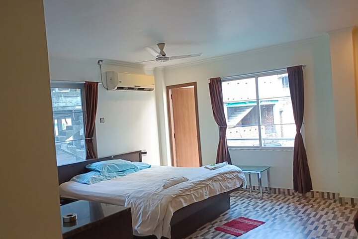 Room 13 of 20