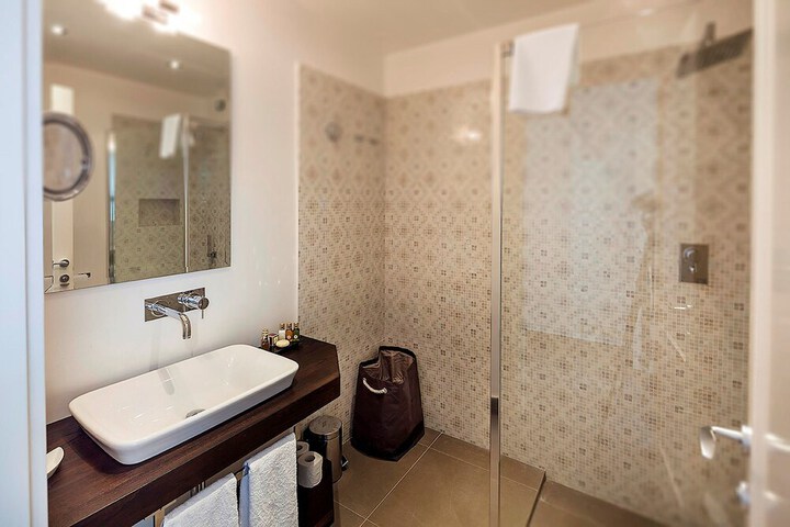 Room 34 of 89