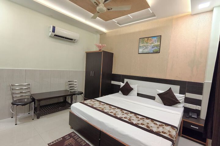 Room 34 of 76