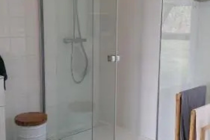 Room 9 of 16