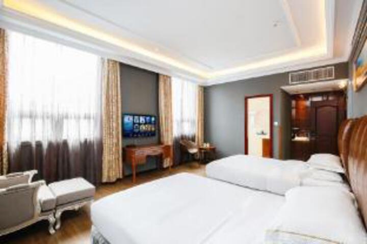 Room 10 of 12