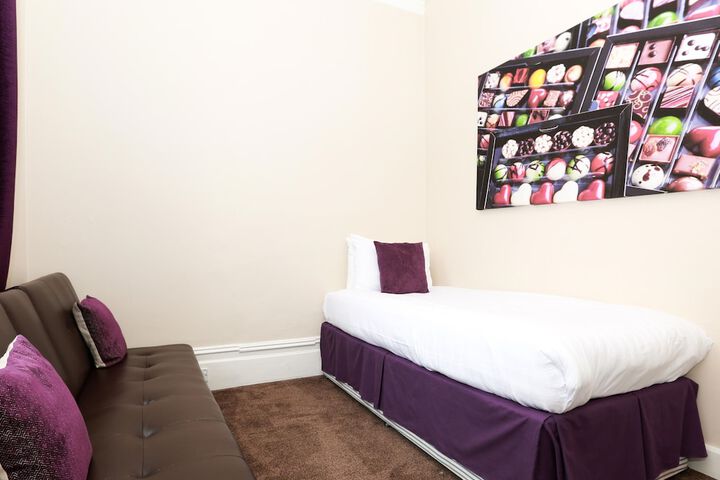 Room 11 of 193