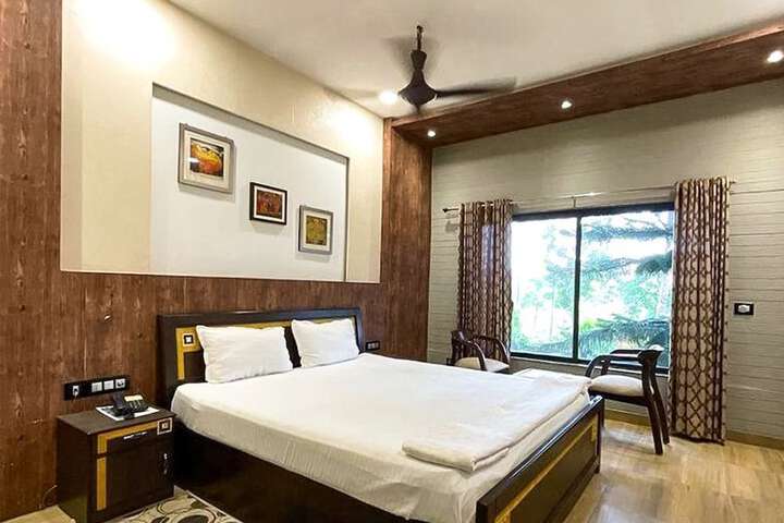 Room 3 of 7