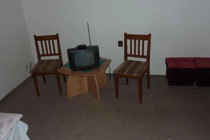 Room 4 of 15