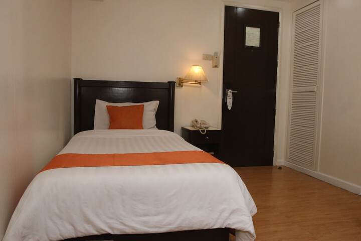 Room 26 of 77