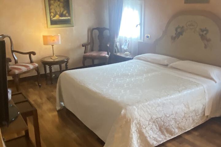 Room 13 of 72