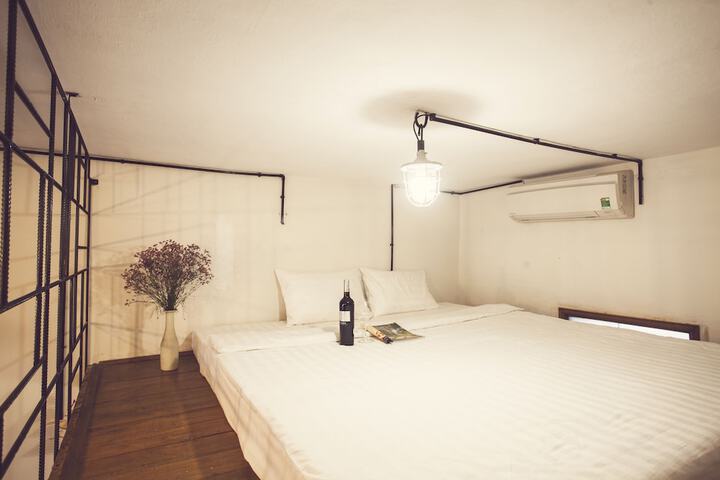 Room 4 of 20