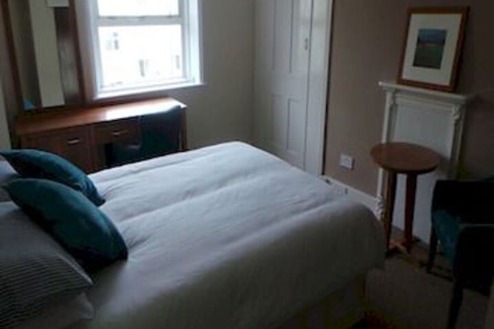 Room 6 of 18