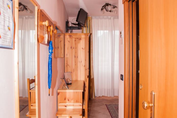 Room 9 of 70