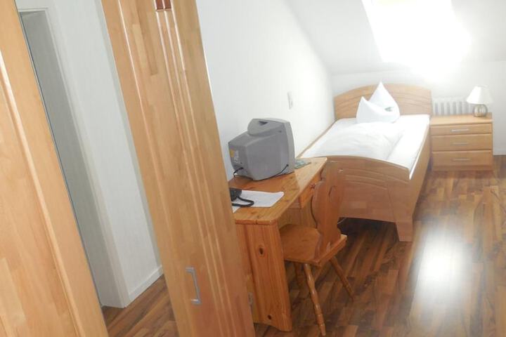 Room 9 of 39