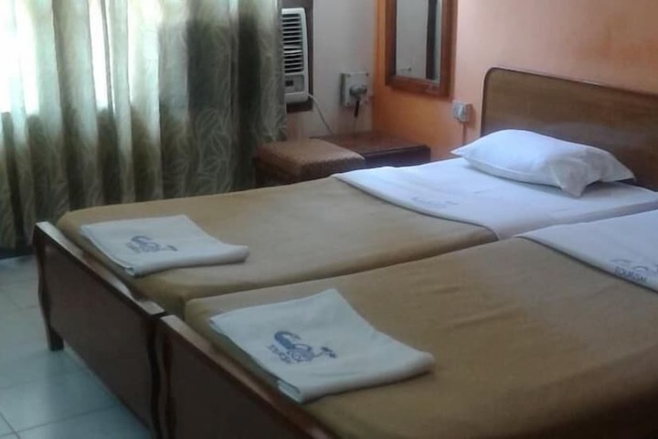 Room 10 of 27